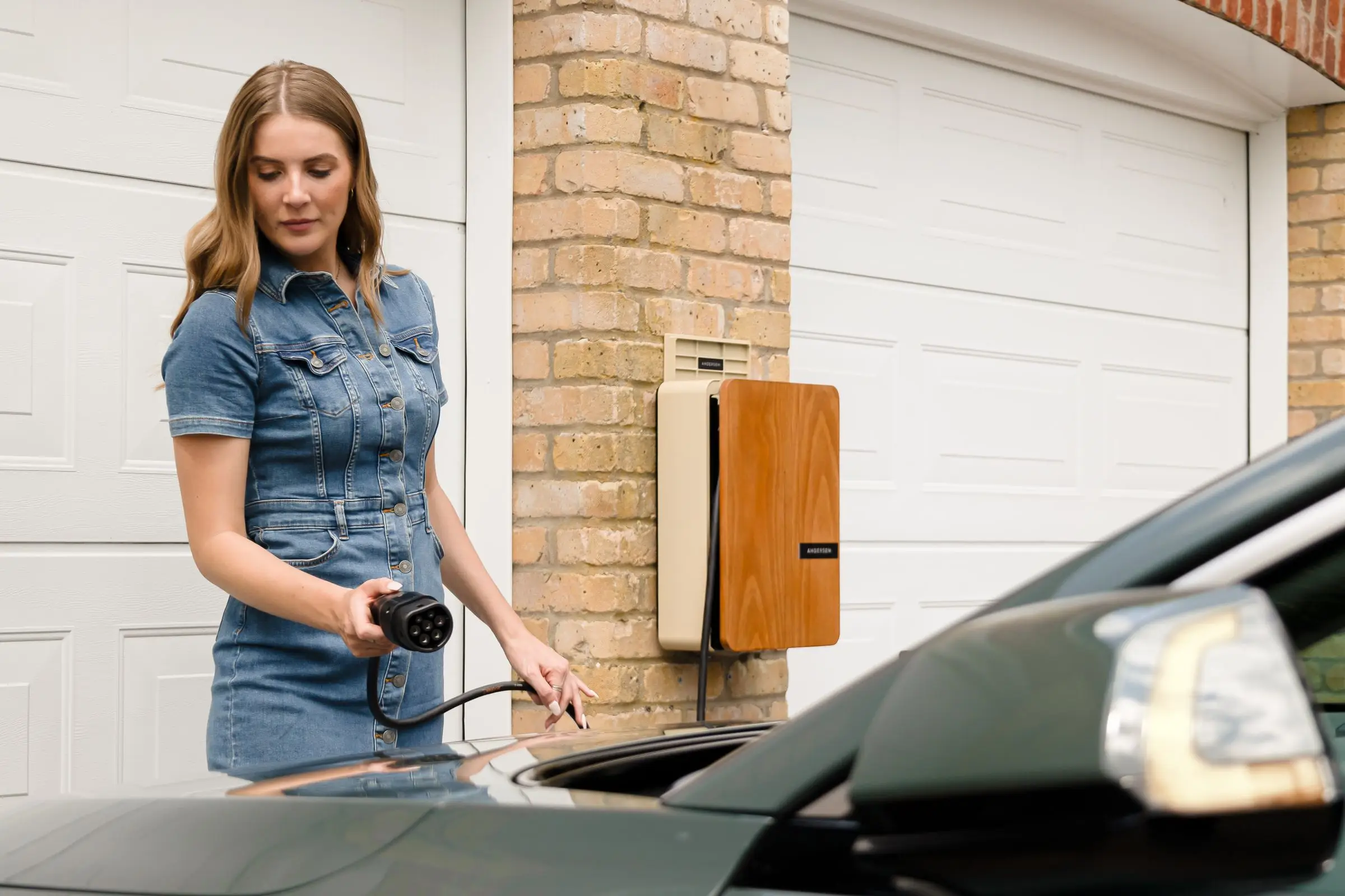 Laddbox vid garaget